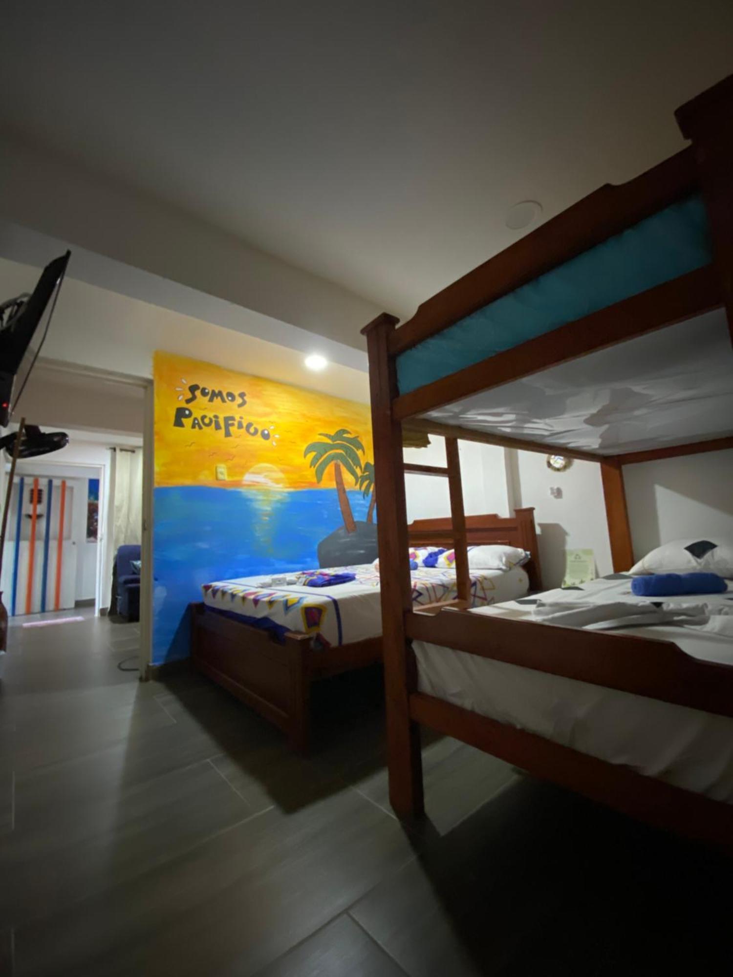 Acuarios Hostal Playa Ladrilleros Zewnętrze zdjęcie