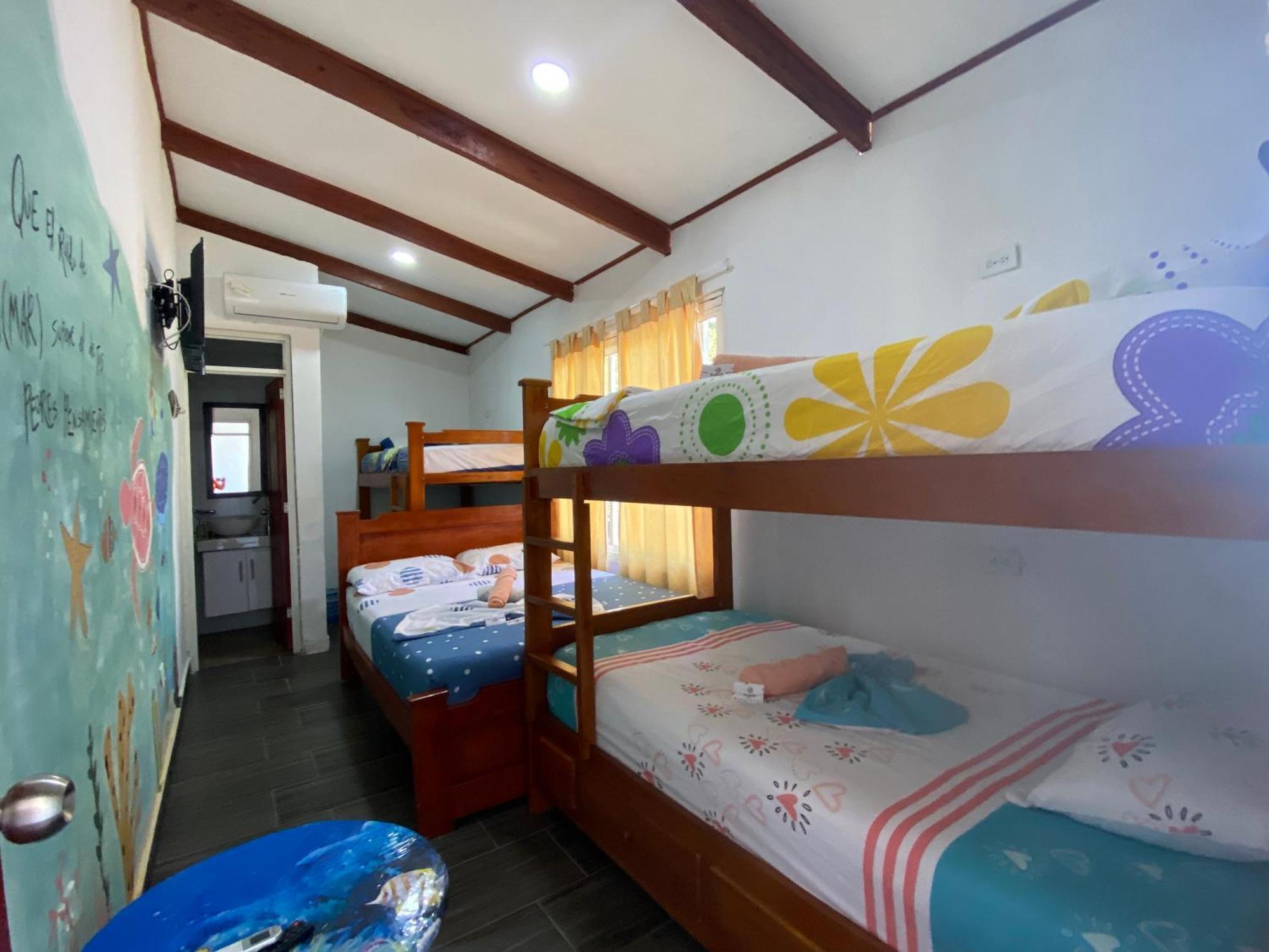 Acuarios Hostal Playa Ladrilleros Zewnętrze zdjęcie