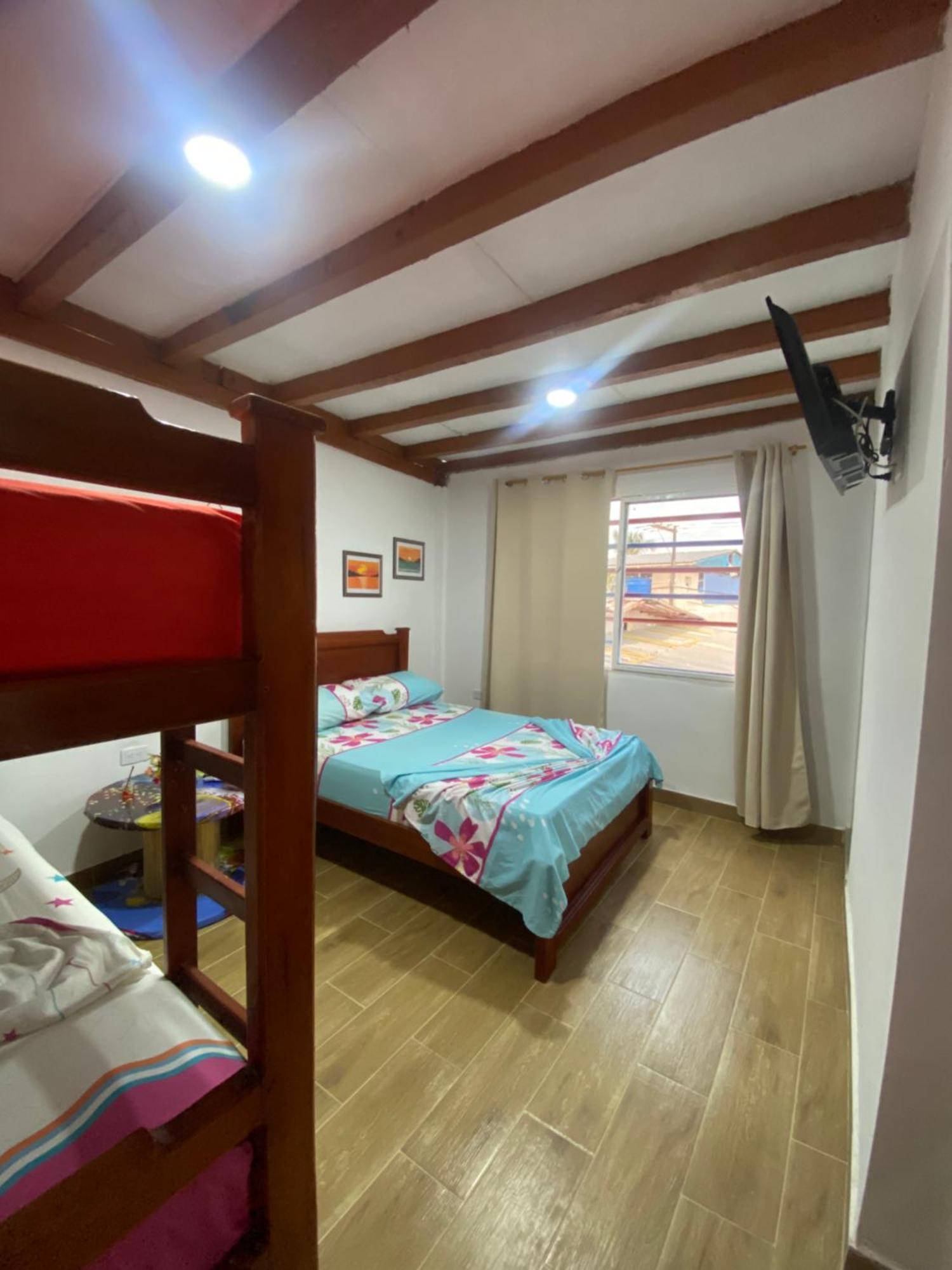 Acuarios Hostal Playa Ladrilleros Zewnętrze zdjęcie