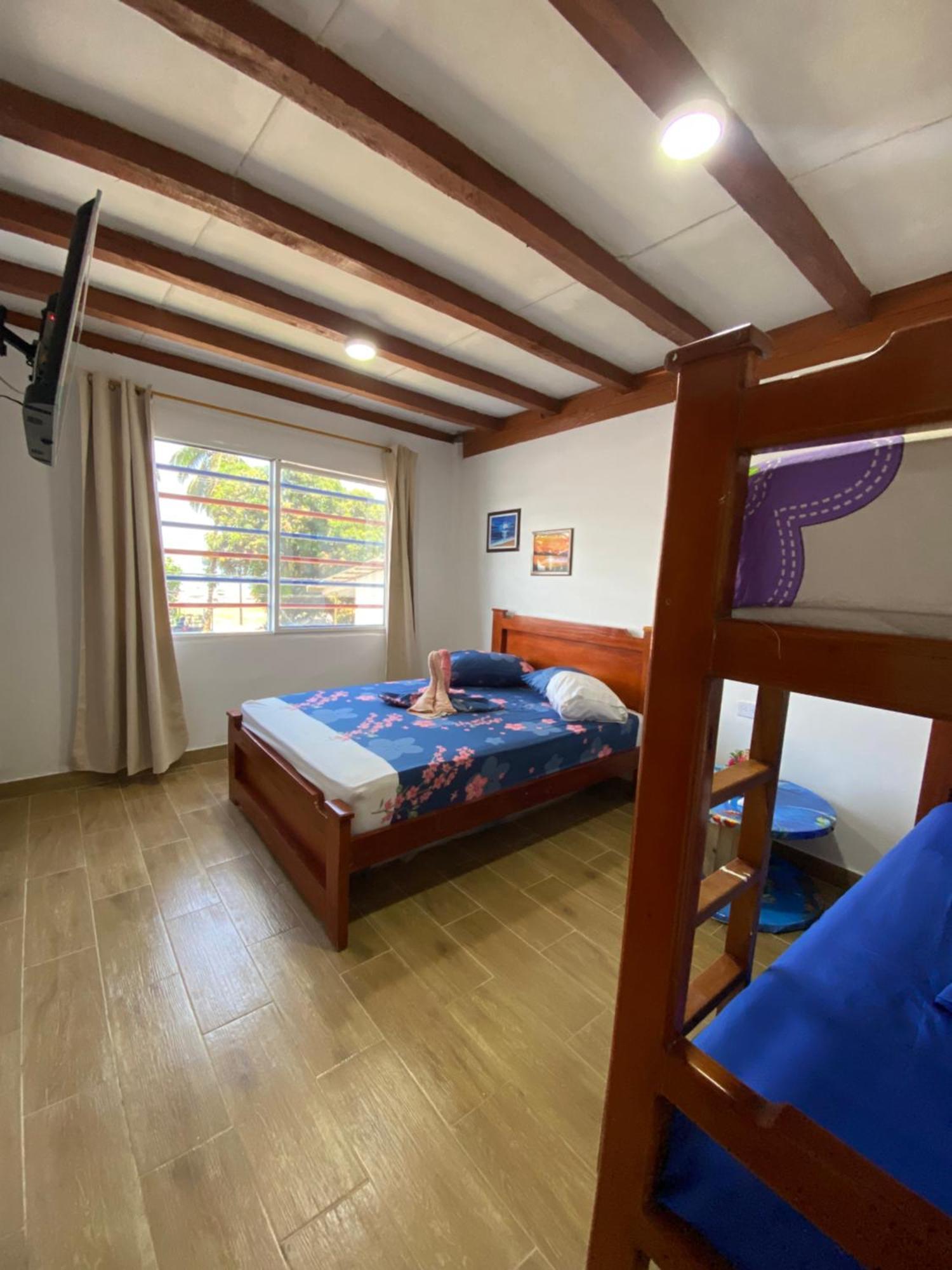Acuarios Hostal Playa Ladrilleros Zewnętrze zdjęcie